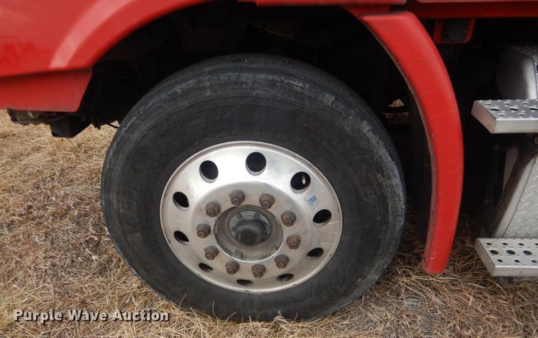 image for item DJ1252 2016 Freightliner Cascadia 113  semi truck