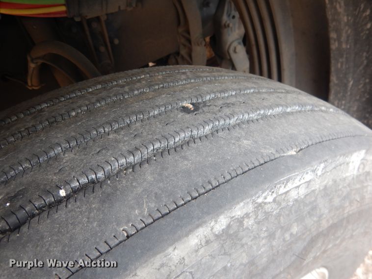 image for item DJ1252 2016 Freightliner Cascadia 113  semi truck