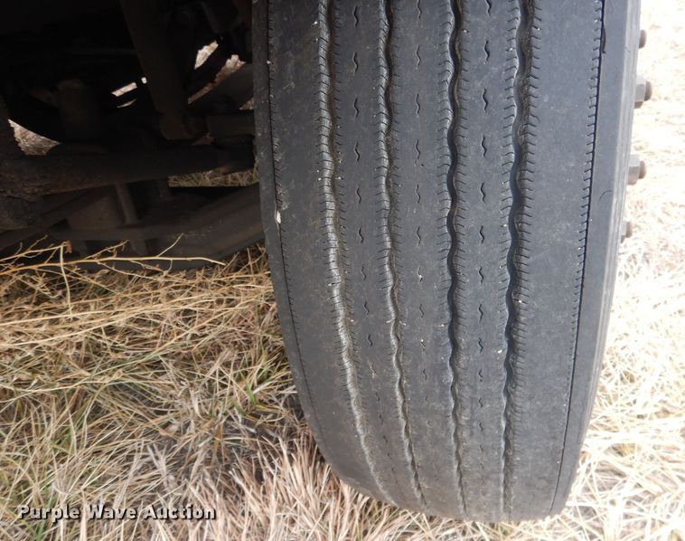 image for item DJ1252 2016 Freightliner Cascadia 113  semi truck