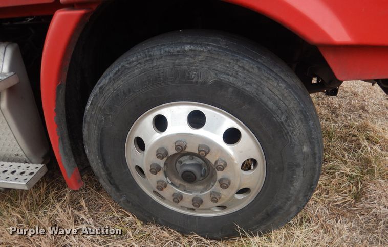 image for item DJ1252 2016 Freightliner Cascadia 113  semi truck