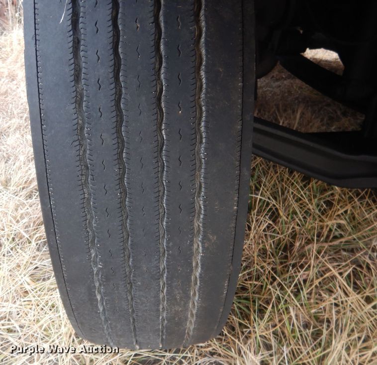 image for item DJ1252 2016 Freightliner Cascadia 113  semi truck