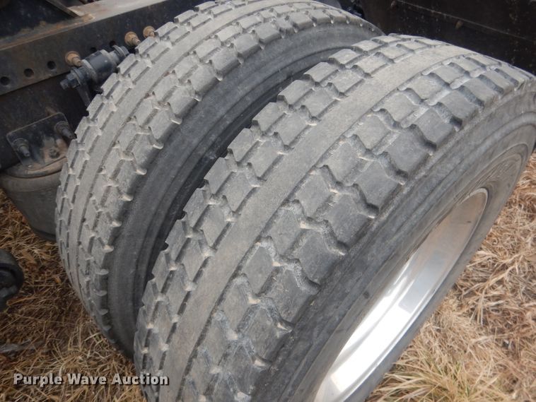 image for item DJ1252 2016 Freightliner Cascadia 113  semi truck