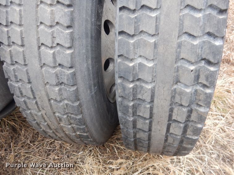 image for item DJ1252 2016 Freightliner Cascadia 113  semi truck