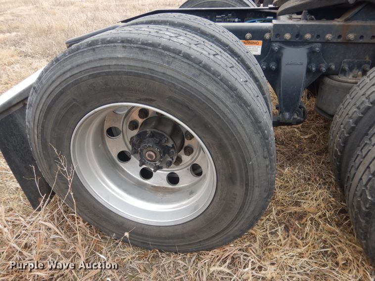 image for item DJ1252 2016 Freightliner Cascadia 113  semi truck