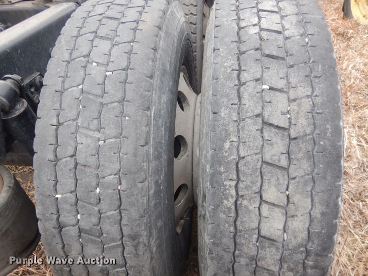 image for item DJ1252 2016 Freightliner Cascadia 113  semi truck