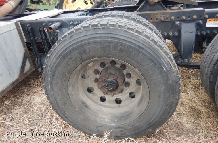 image for item DJ1252 2016 Freightliner Cascadia 113  semi truck