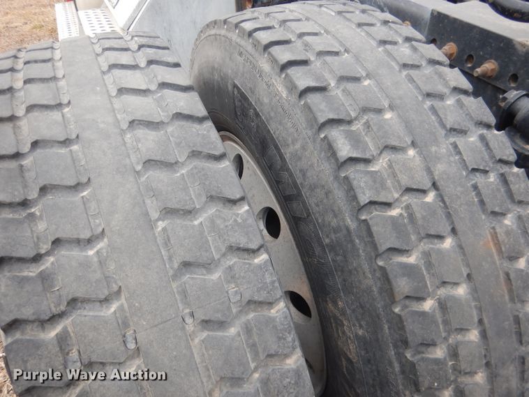 image for item DJ1252 2016 Freightliner Cascadia 113  semi truck