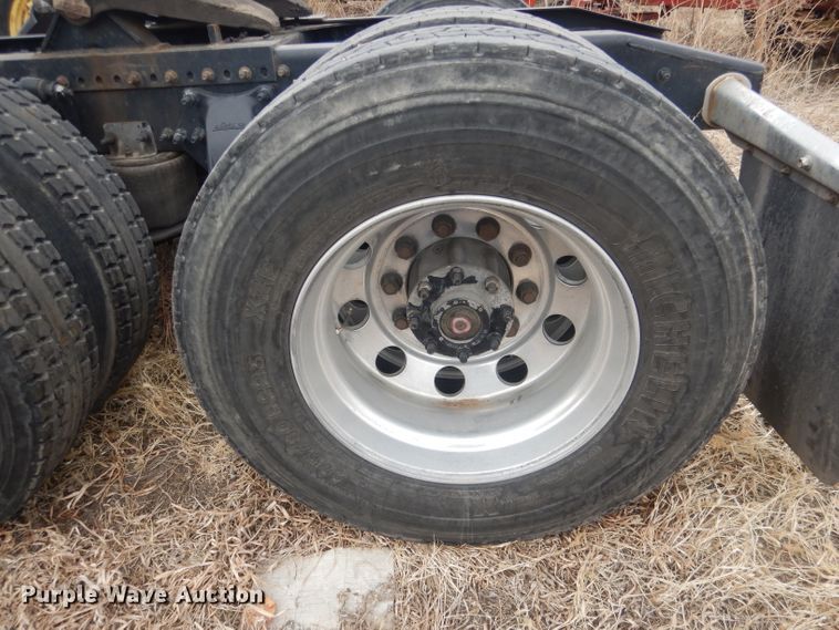 image for item DJ1252 2016 Freightliner Cascadia 113  semi truck