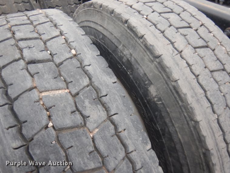 image for item DJ1252 2016 Freightliner Cascadia 113  semi truck