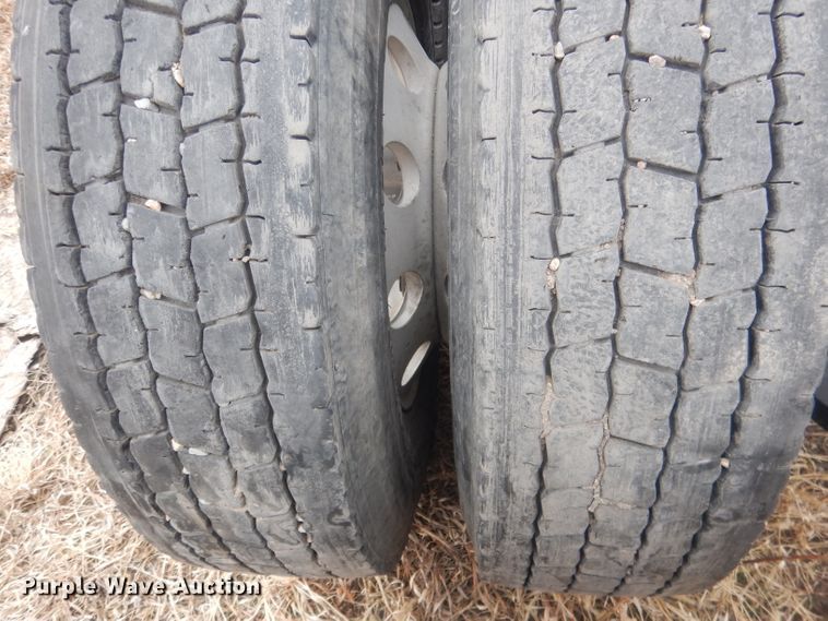 image for item DJ1252 2016 Freightliner Cascadia 113  semi truck