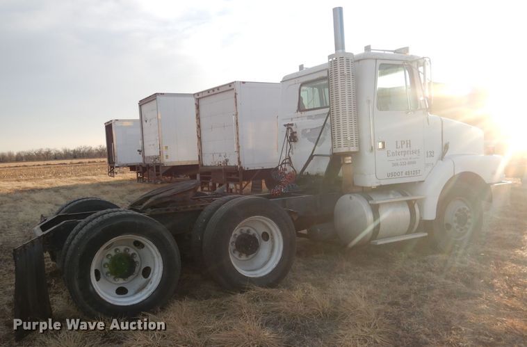 image for item DJ1255 1995 WhiteGMC WG  semi truck