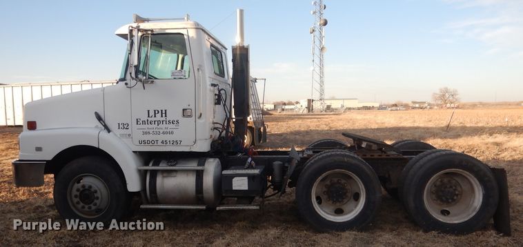 image for item DJ1255 1995 WhiteGMC WG  semi truck