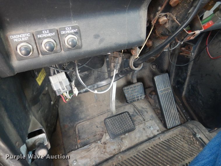 image for item DJ1255 1995 WhiteGMC WG  semi truck