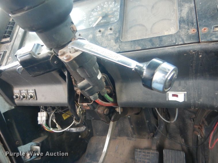 image for item DJ1255 1995 WhiteGMC WG  semi truck