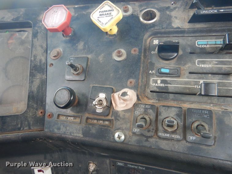 image for item DJ1255 1995 WhiteGMC WG  semi truck