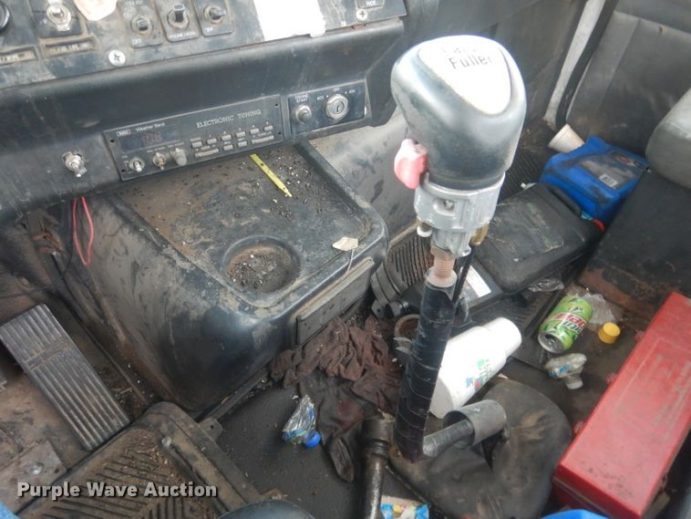 image for item DJ1255 1995 WhiteGMC WG  semi truck