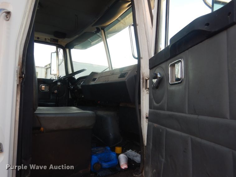 image for item DJ1255 1995 WhiteGMC WG  semi truck