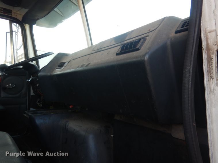 image for item DJ1255 1995 WhiteGMC WG  semi truck