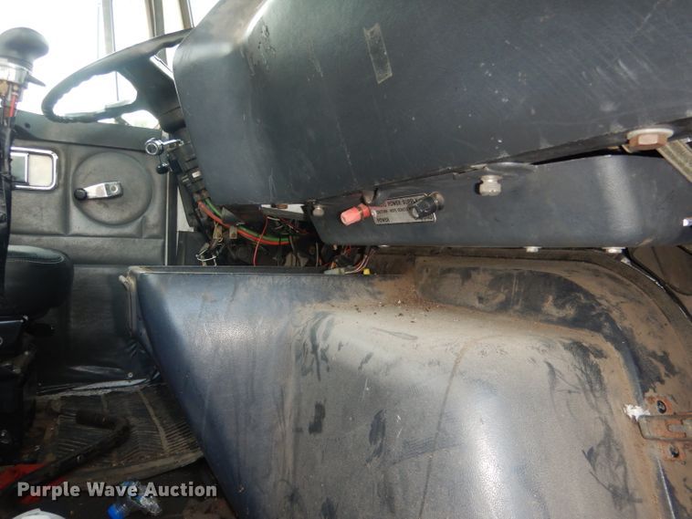 image for item DJ1255 1995 WhiteGMC WG  semi truck