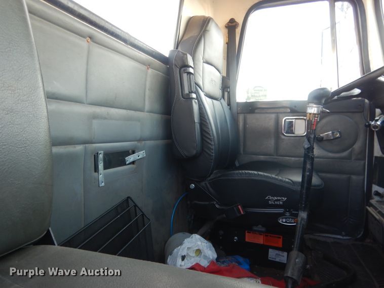 image for item DJ1255 1995 WhiteGMC WG  semi truck