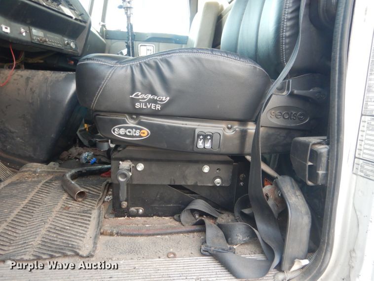 image for item DJ1255 1995 WhiteGMC WG  semi truck