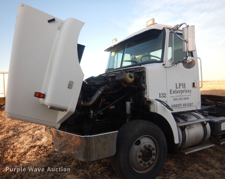 image for item DJ1255 1995 WhiteGMC WG  semi truck