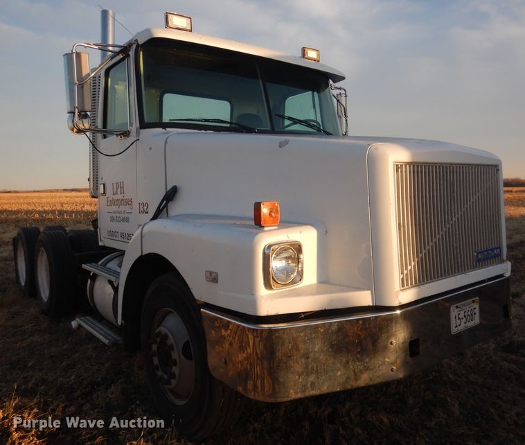 image for item DJ1255 1995 WhiteGMC WG  semi truck