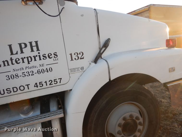 image for item DJ1255 1995 WhiteGMC WG  semi truck