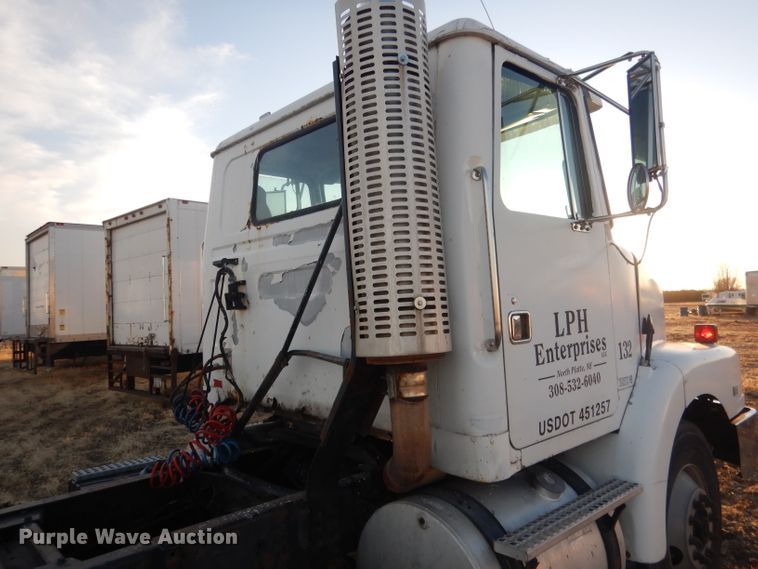 image for item DJ1255 1995 WhiteGMC WG  semi truck