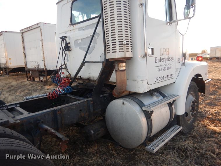 image for item DJ1255 1995 WhiteGMC WG  semi truck