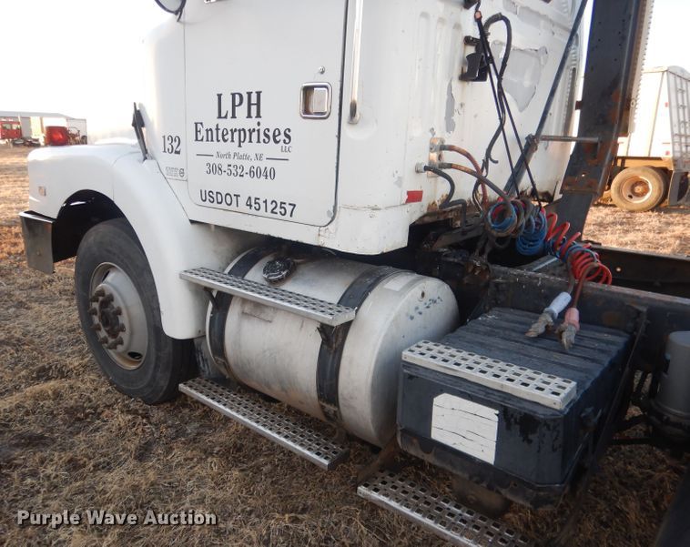 image for item DJ1255 1995 WhiteGMC WG  semi truck