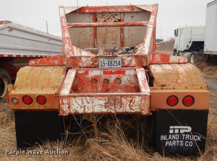 image for item DJ1259 1980 Beall  bottom dump trailer