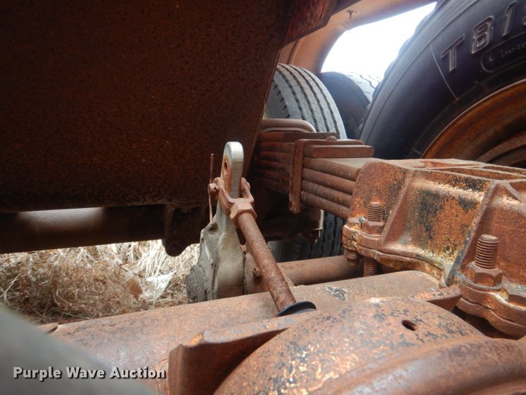 image for item DJ1259 1980 Beall  bottom dump trailer