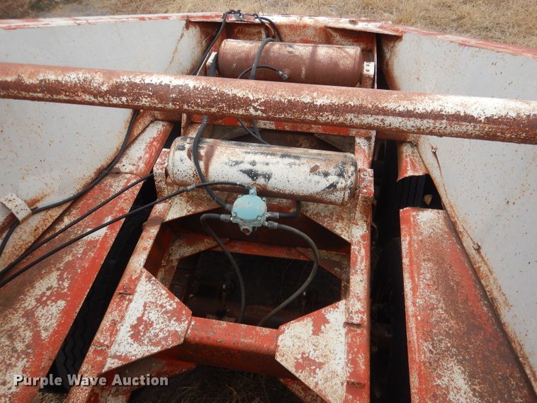 image for item DJ1259 1980 Beall  bottom dump trailer