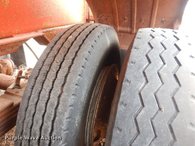 image for item DJ1259 1980 Beall  bottom dump trailer