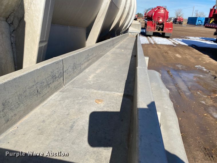 image for item DL1448 2002 Acro  vacuum trailer