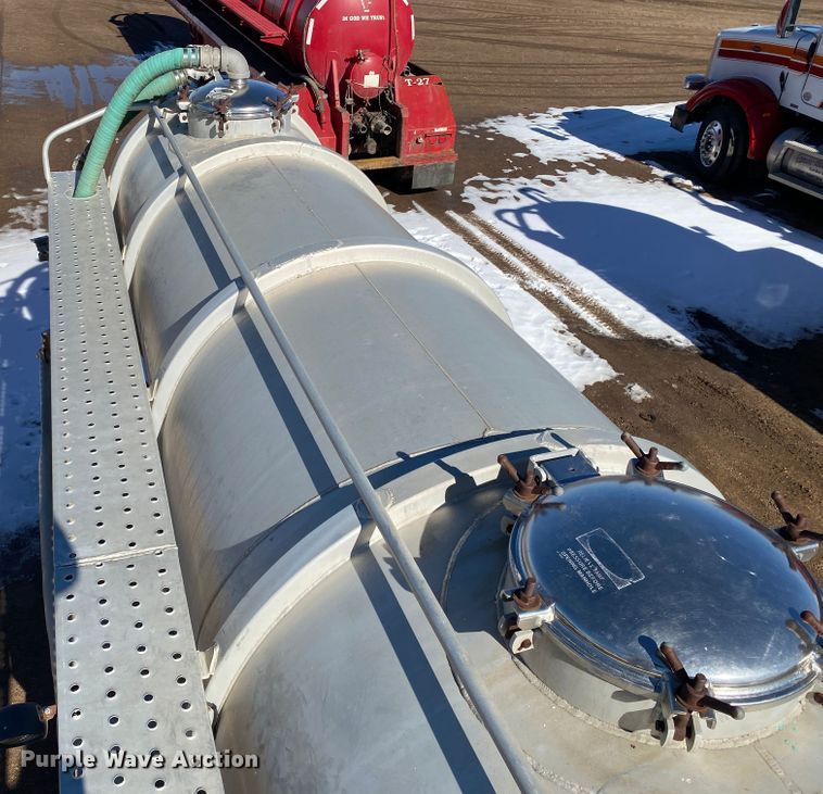 image for item DL1448 2002 Acro  vacuum trailer