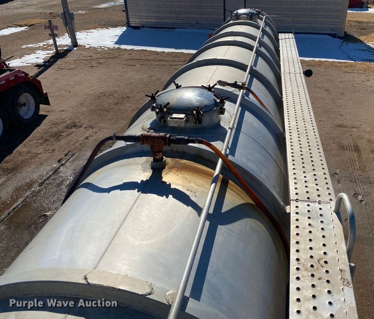 image for item DL1448 2002 Acro  vacuum trailer