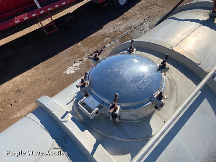 image for item DL1448 2002 Acro  vacuum trailer