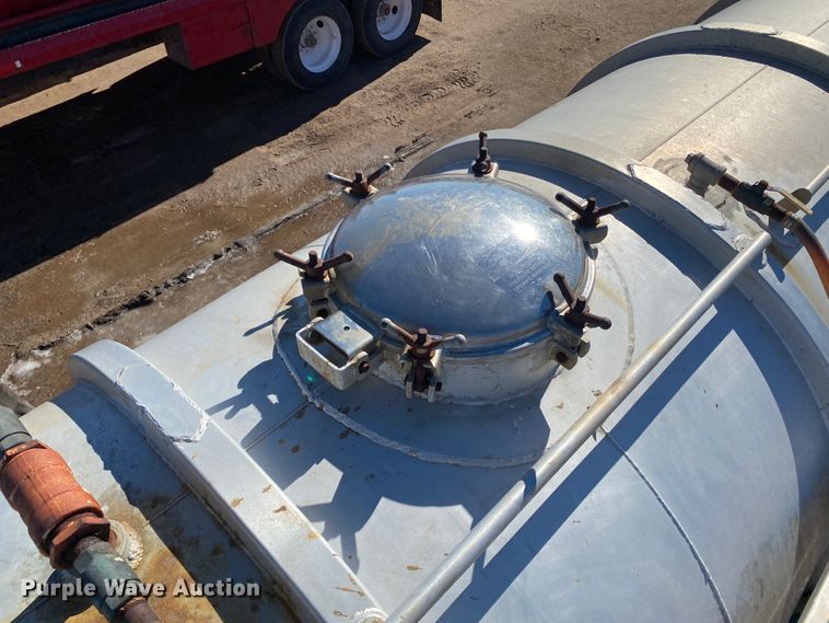 image for item DL1448 2002 Acro  vacuum trailer