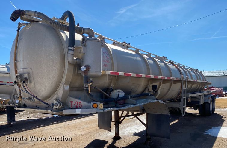 image for item DL1450 2003 Heil  vacuum trailer