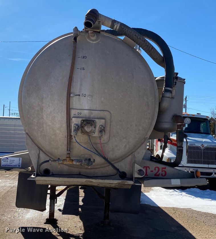 image for item DL1450 2003 Heil  vacuum trailer
