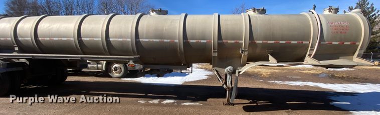 image for item DL1450 2003 Heil  vacuum trailer