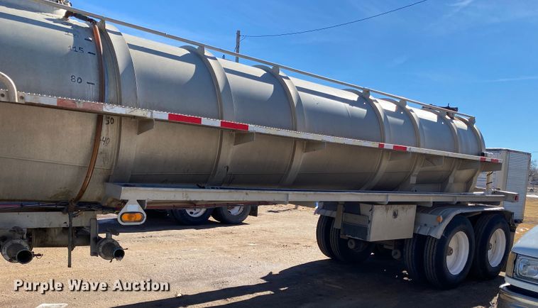 image for item DL1450 2003 Heil  vacuum trailer