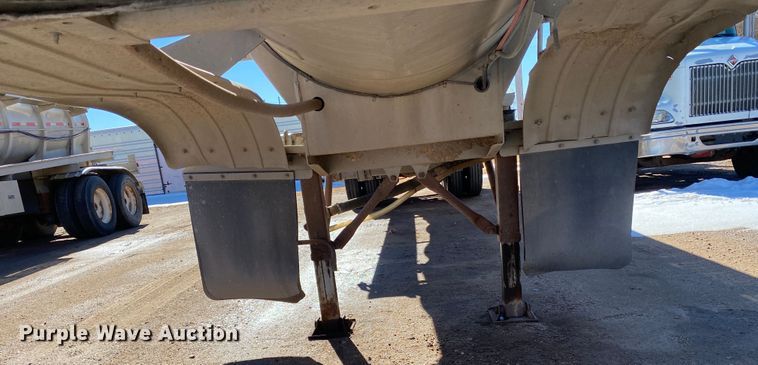 image for item DL1450 2003 Heil  vacuum trailer