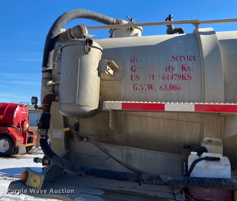 image for item DL1450 2003 Heil  vacuum trailer