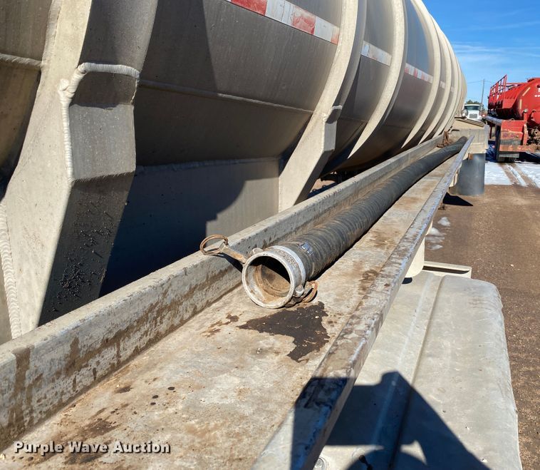 image for item DL1450 2003 Heil  vacuum trailer