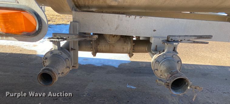 image for item DL1450 2003 Heil  vacuum trailer