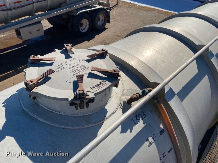 image for item DL1450 2003 Heil  vacuum trailer