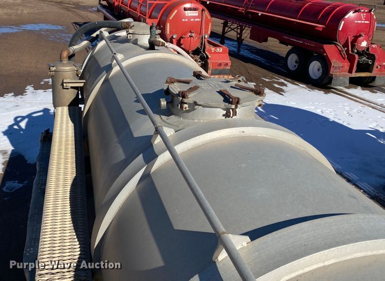 image for item DL1450 2003 Heil  vacuum trailer